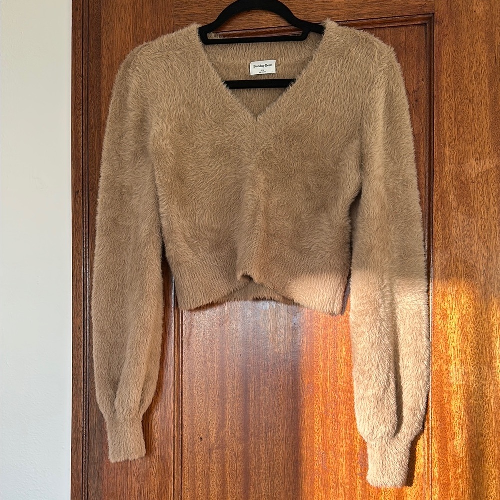 🐻 Aritzia Tan Fuzzy Sweater 🐻